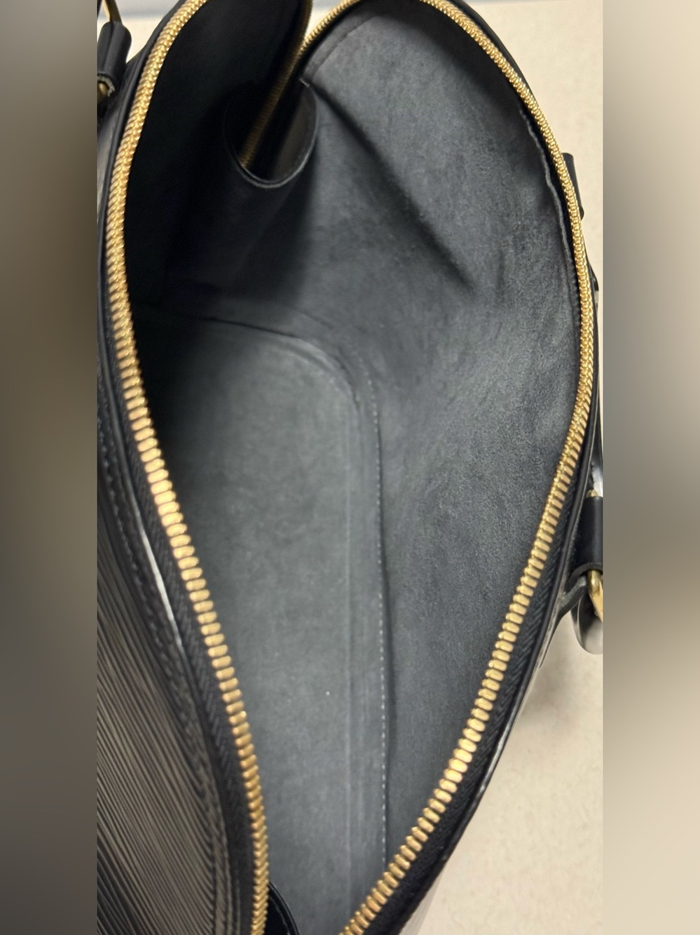 Louis Vuitton Alma PM Epi Textured Leather - Picture 14 of 16